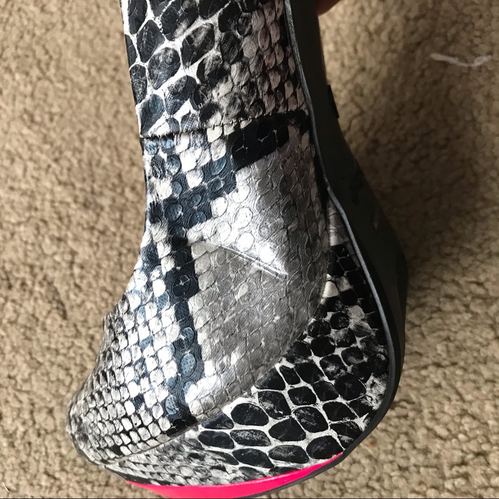 Heels - Picture 4 of 11